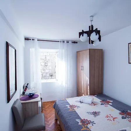 Gostinjska kuća Megi 2*